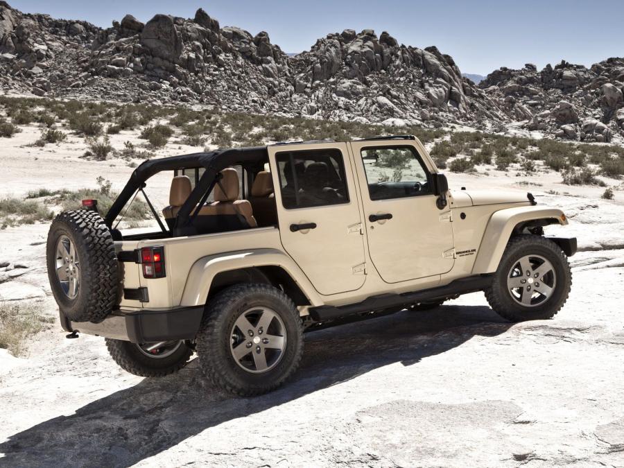  Jeep Wrangler Unlimited Mojave 2011 года  (фото 17 из 46)